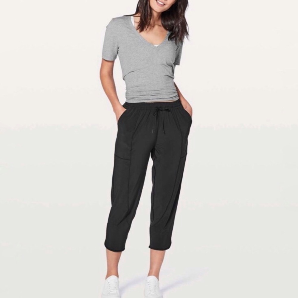 𝗟𝘂𝗹𝘂𝗹𝗲𝗺𝗼𝗻 𝗖𝗿𝗼𝗽 *𝟮𝟯’’ - Picture 1 of 4